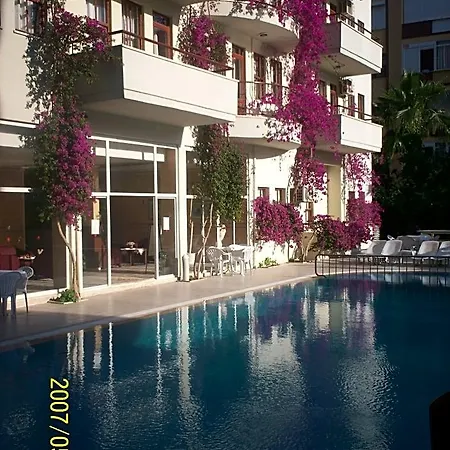 The S Aparts & Hotel