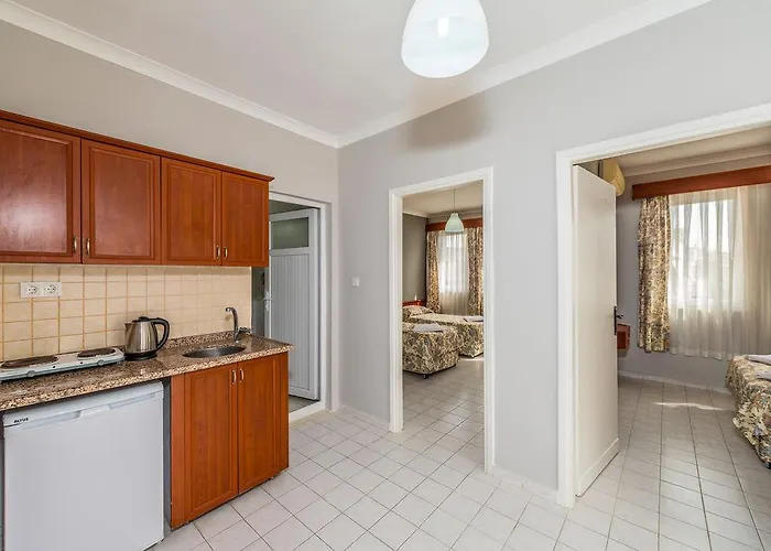 The S Aparts & מלון